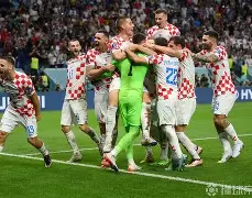 开云注册-赛后中超焦点战，法兰克福完成体检，管理层满意，资深球员宣示担当(里斯本对法兰克福比分)